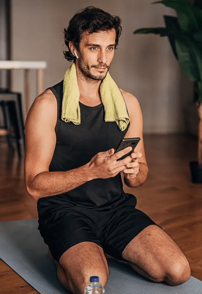 man working out from home, virtual training, fitness app